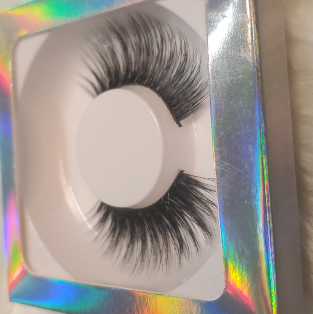 Eyelaches - Picture 2 of 3